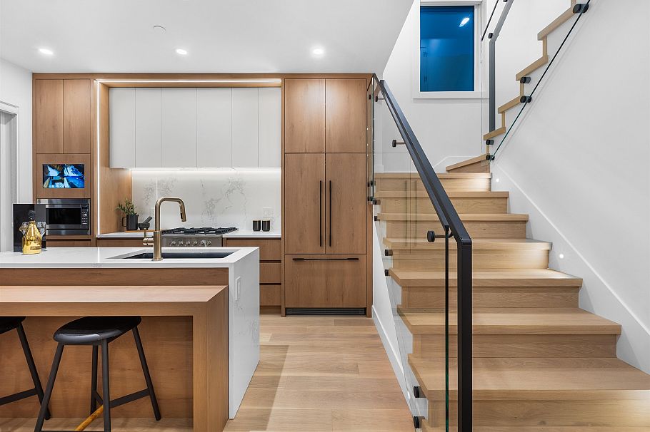 2 2435 Napier Street Vancouver, BC - 8