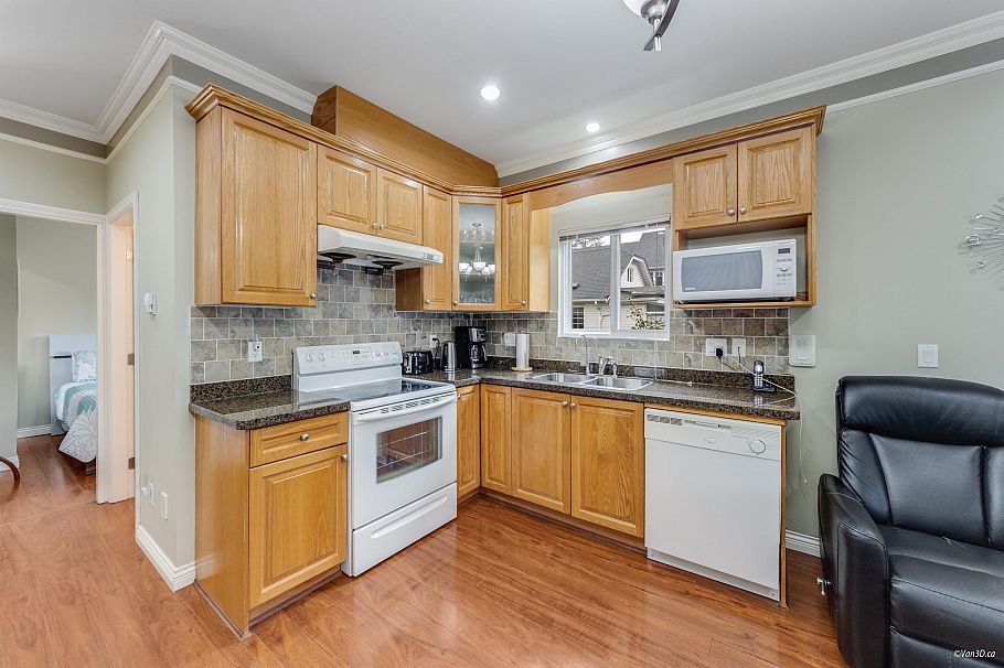 2048 E 1st Avenue Vancouver, BC - 6