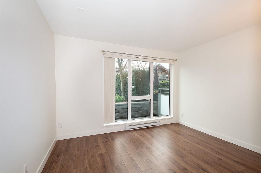 204 1061 Marine Drive North Vancouver, BC - 10