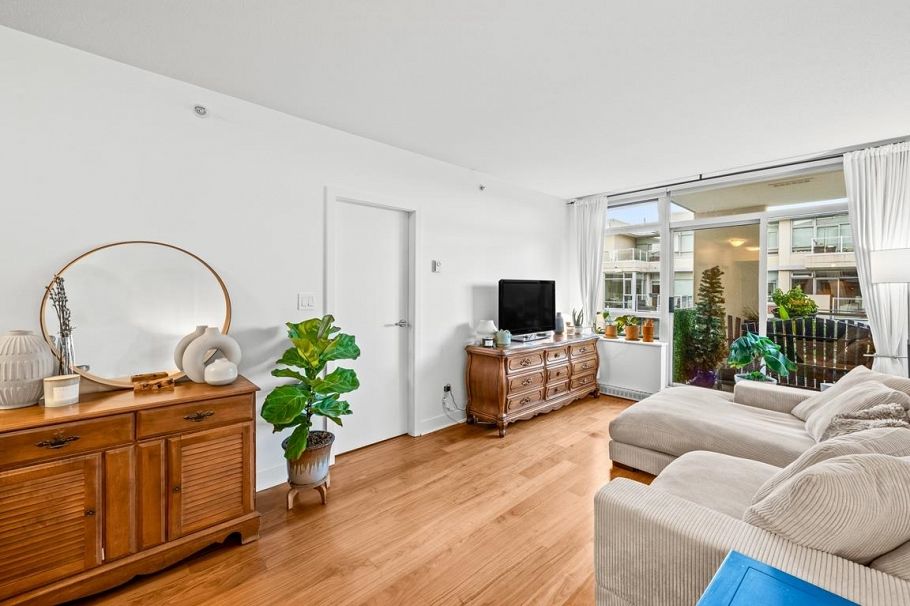 608 2228 W Broadway Vancouver, BC - 2