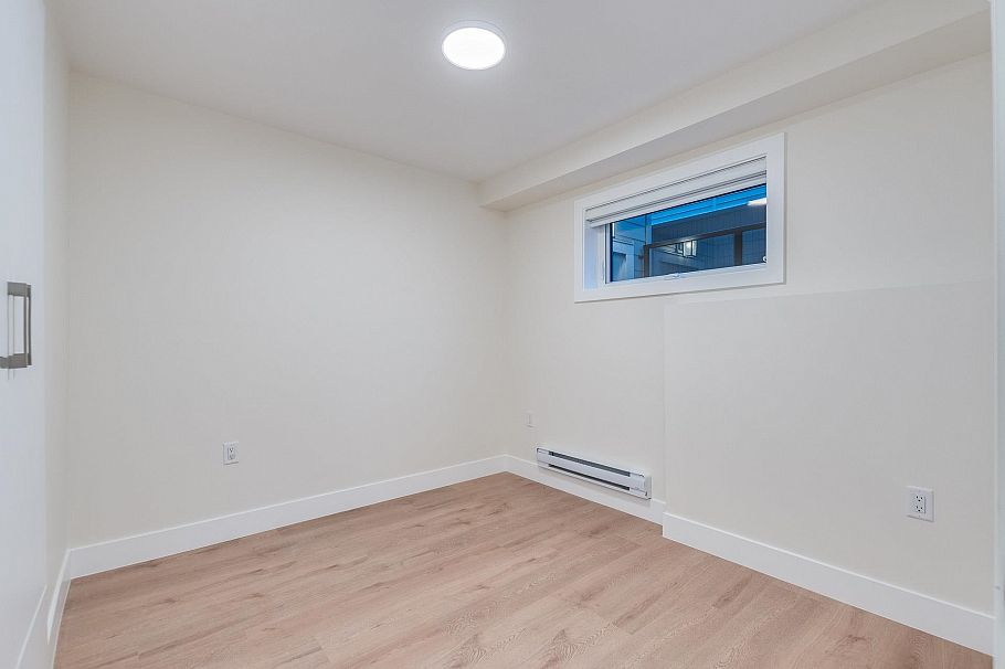 1 2945 E 44th Avenue Vancouver, BC - 31