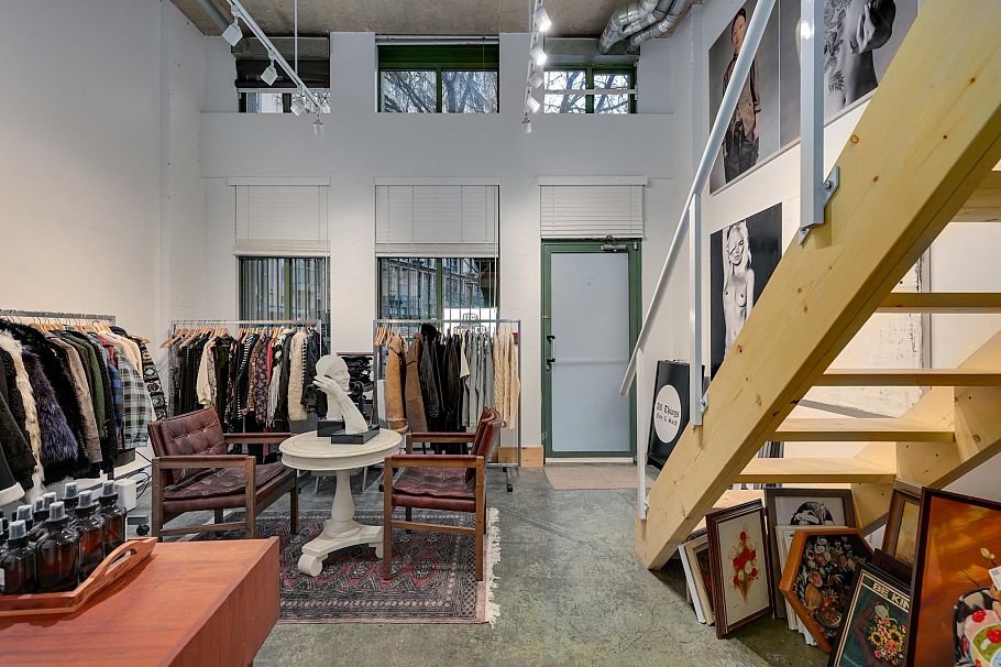 160 1 E Cordova Street Vancouver, BC - 2