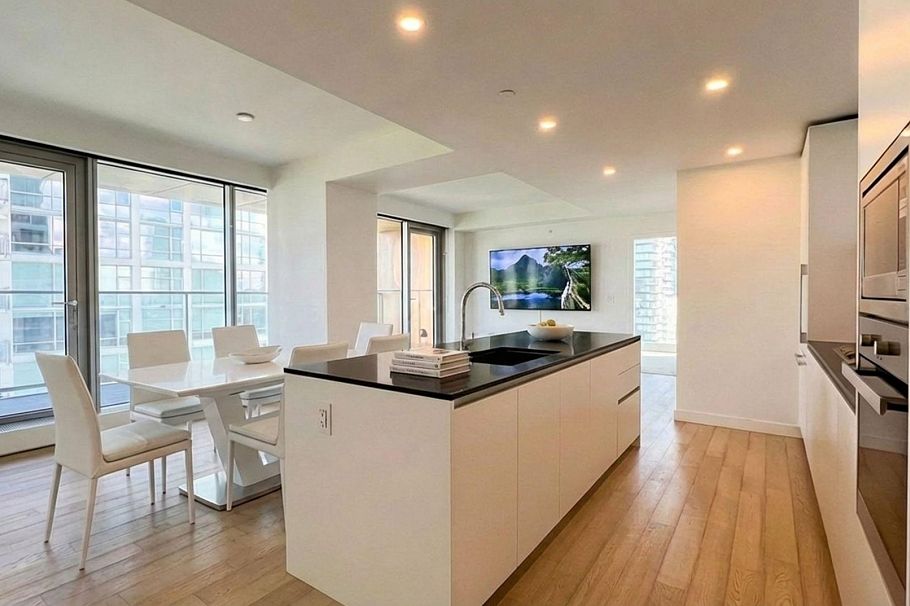 3007 1480 Howe Street Vancouver, BC - 2