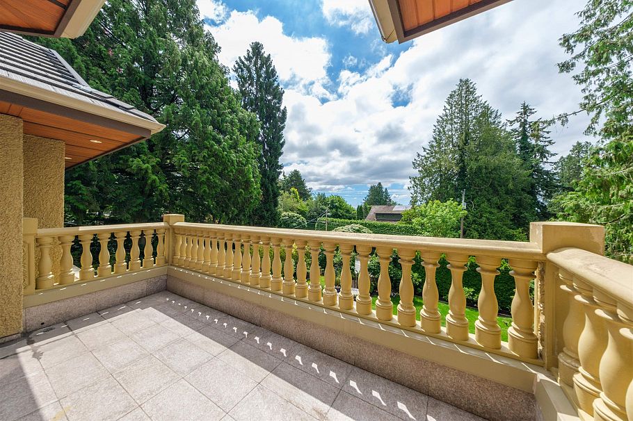 2769 W 49th Avenue Vancouver, BC - 40