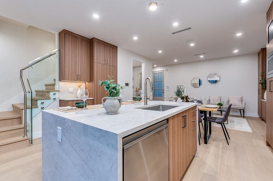 1 2945 E 44th Avenue Vancouver, BC - 12