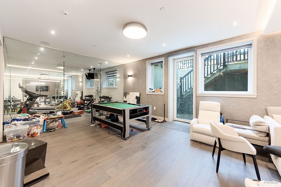 1041 W 53rd Avenue Vancouver, BC - 26