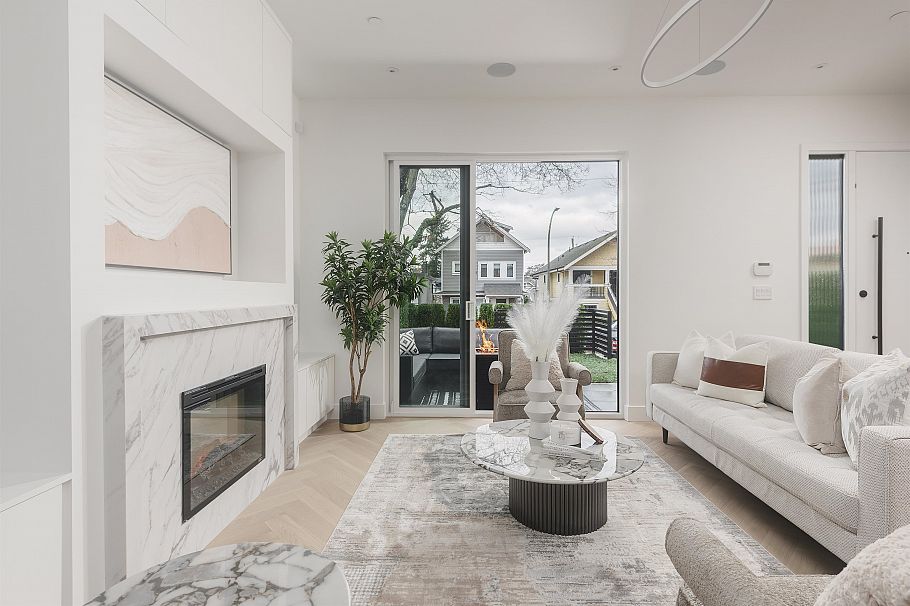 1 2130 E 2nd Avenue Vancouver, BC - 4