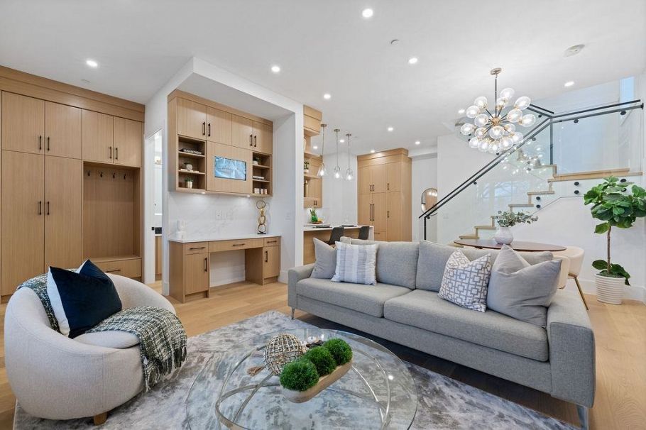 1 1166 E 11th Avenue Vancouver, BC - 5