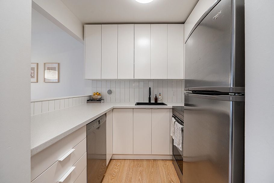 407 3 N Garden Drive Vancouver, BC - 6