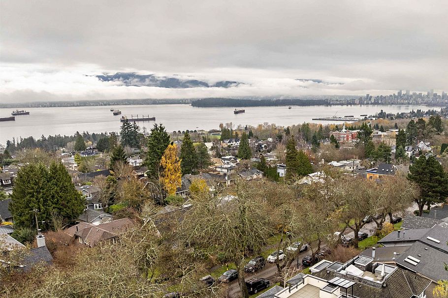 4560 W 7th Avenue Vancouver, BC - 18