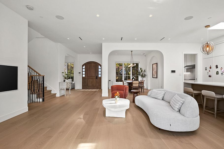 3227 W 35th Avenue Vancouver, BC - 4