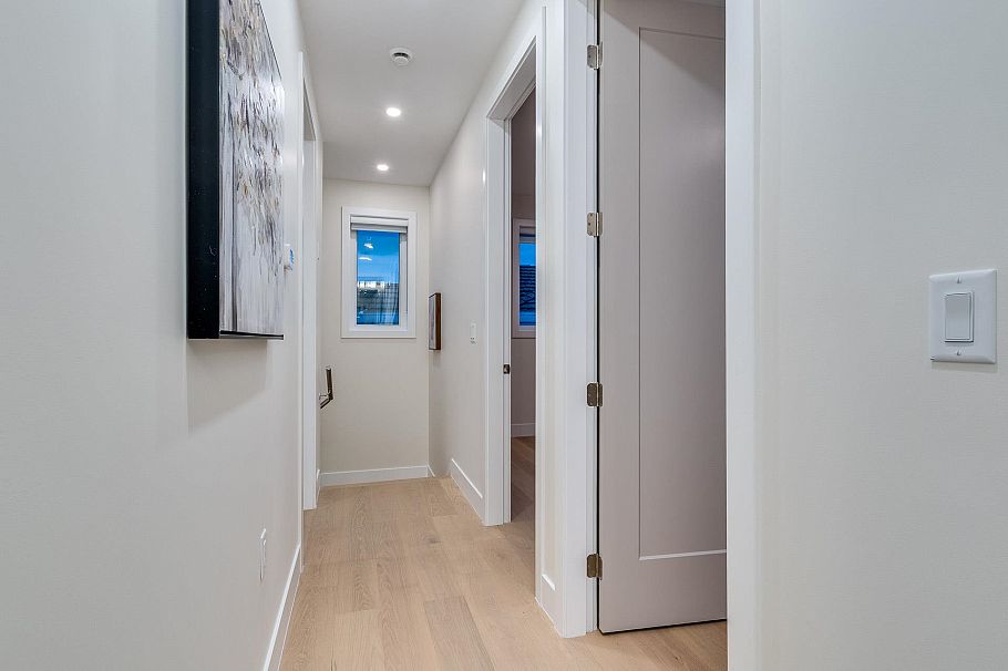 1 2945 E 44th Avenue Vancouver, BC - 17