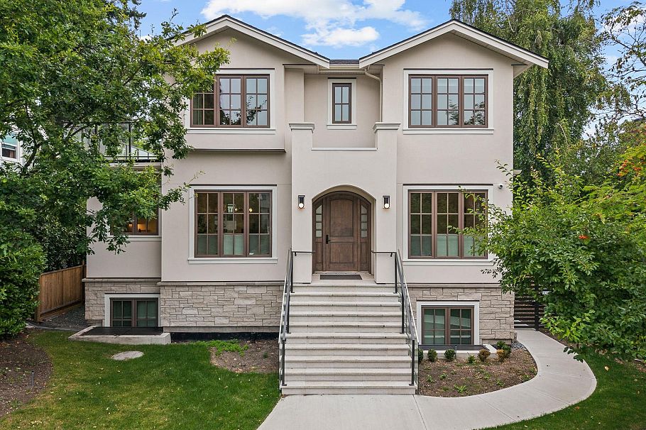 3227 W 35th Avenue Vancouver, BC - 1