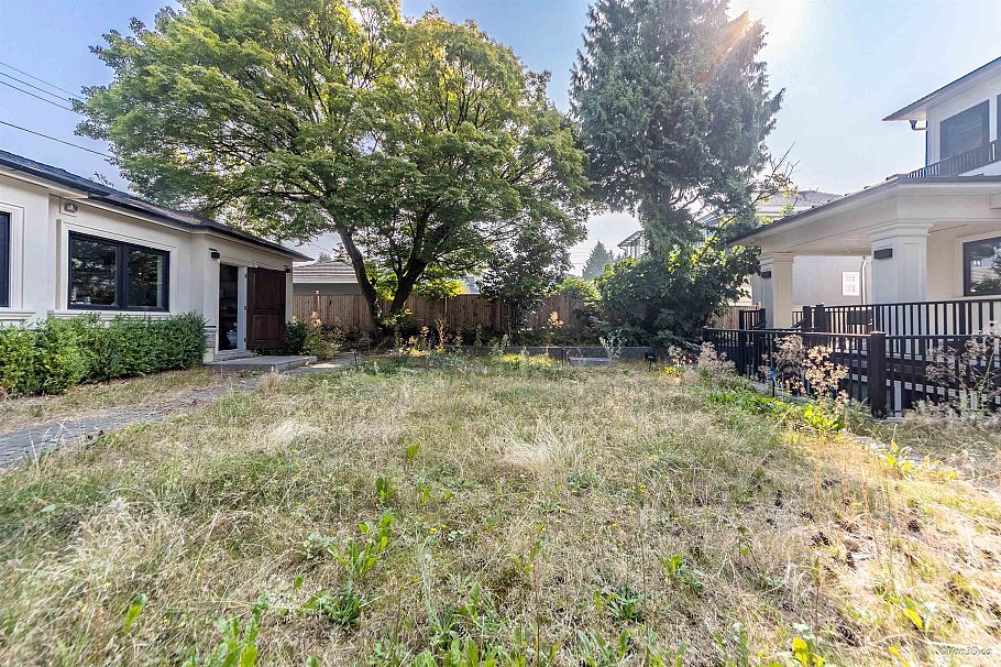 1041 W 53rd Avenue Vancouver, BC - 35