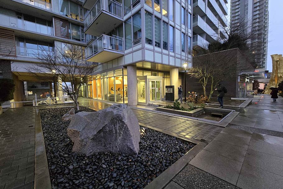 901 8131 Nunavut Lane Vancouver, BC - 3