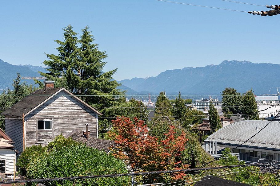 49 E 13th Avenue Vancouver, BC - 30