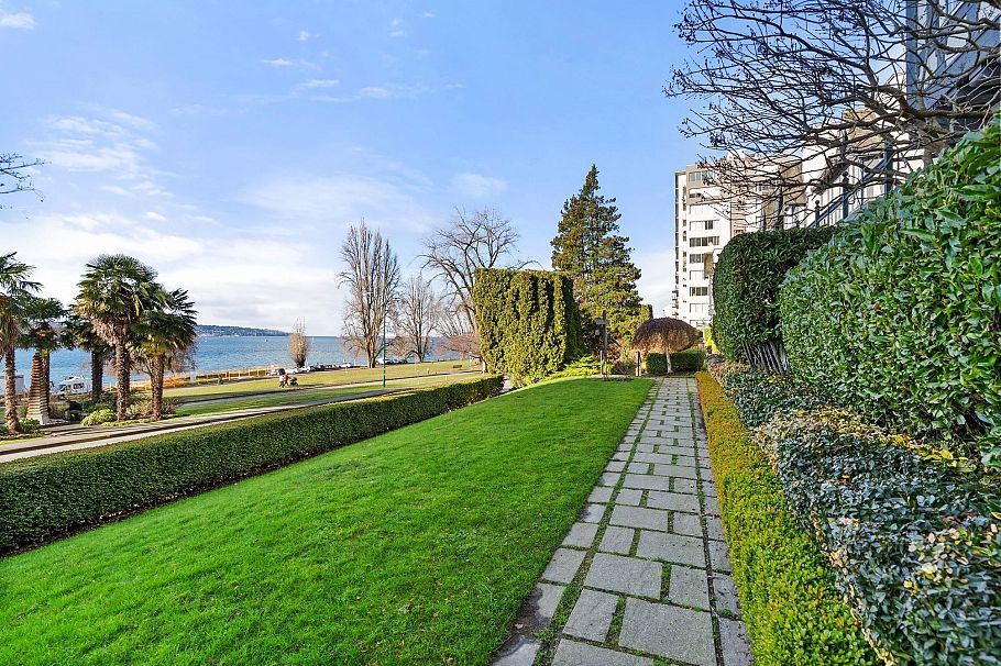 702 1311 Beach Avenue Vancouver, BC - 30