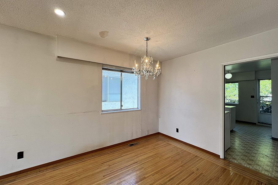 235 E 62nd Avenue Vancouver, BC - 4