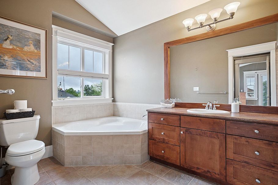 49 E 13th Avenue Vancouver, BC - 20