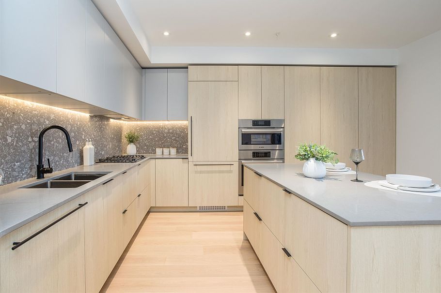 PH521 2471 St. George Street Vancouver, BC - 3