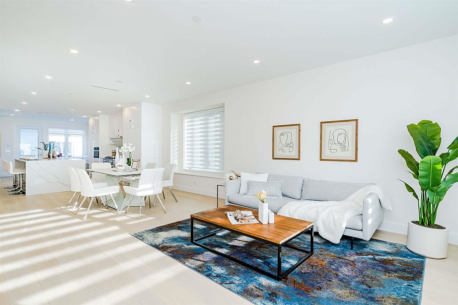 3321 W 37th Avenue Vancouver, BC - 4