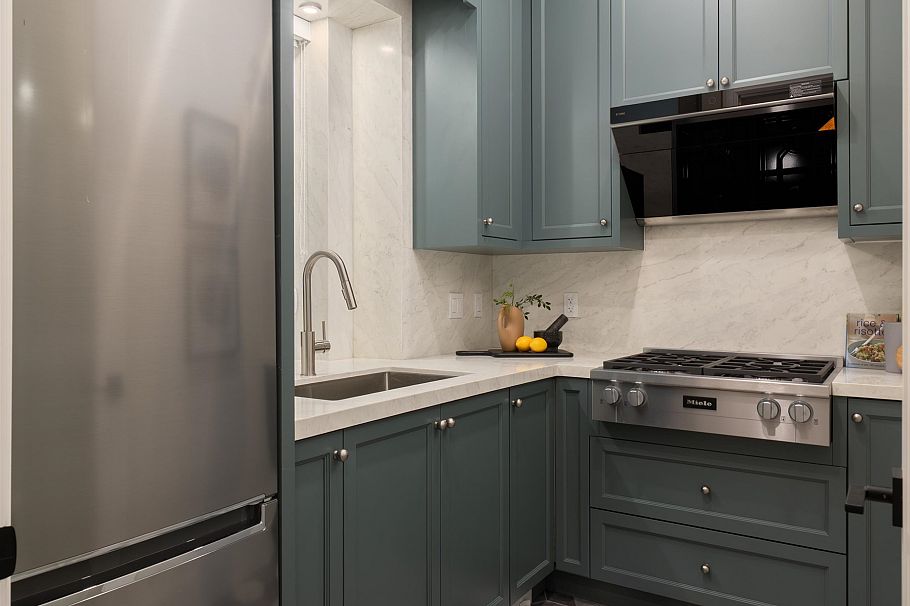 2181 W 20th Avenue Vancouver, BC - 9