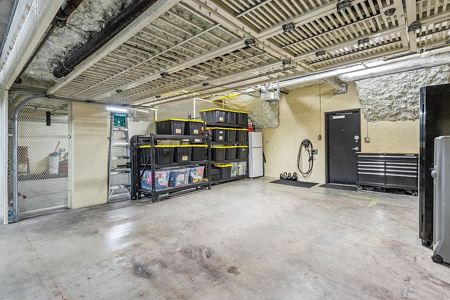 930 W 13th Avenue Vancouver, BC - 25