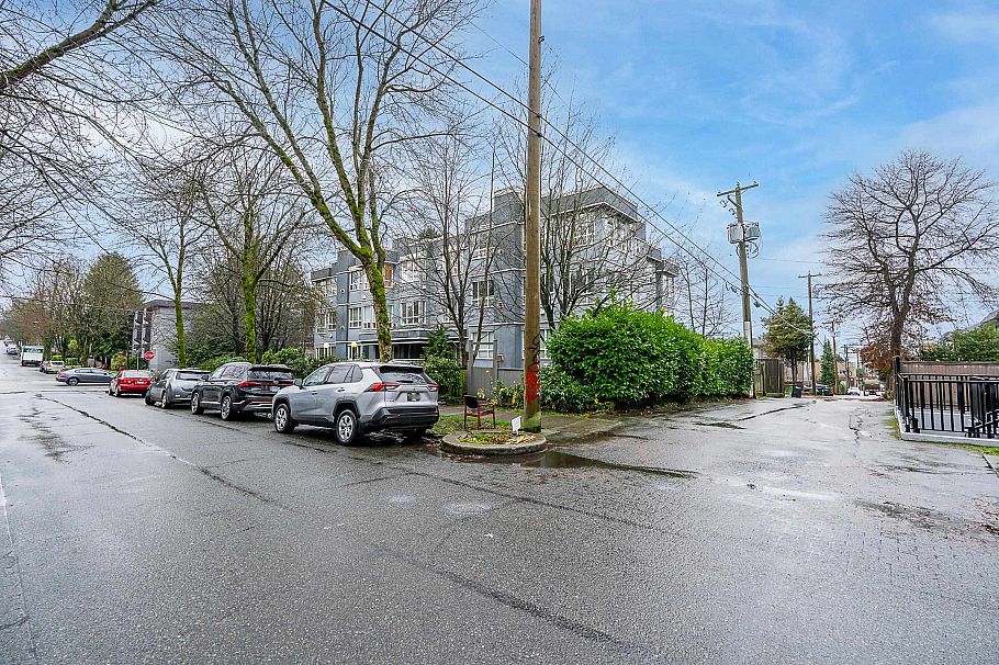 407 3 N Garden Drive Vancouver, BC - 18