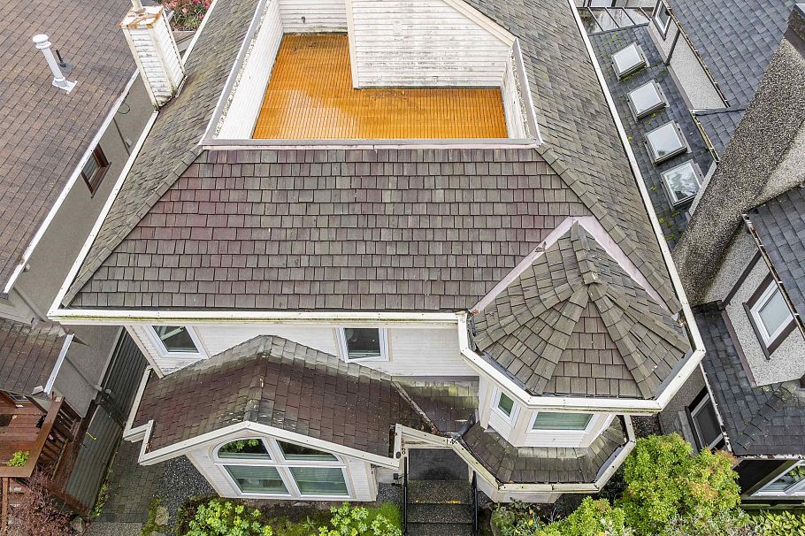 4560 W 7th Avenue Vancouver, BC - 1