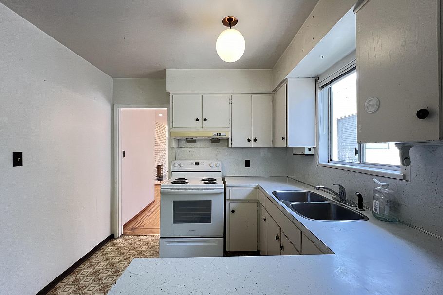 235 E 62nd Avenue Vancouver, BC - 8