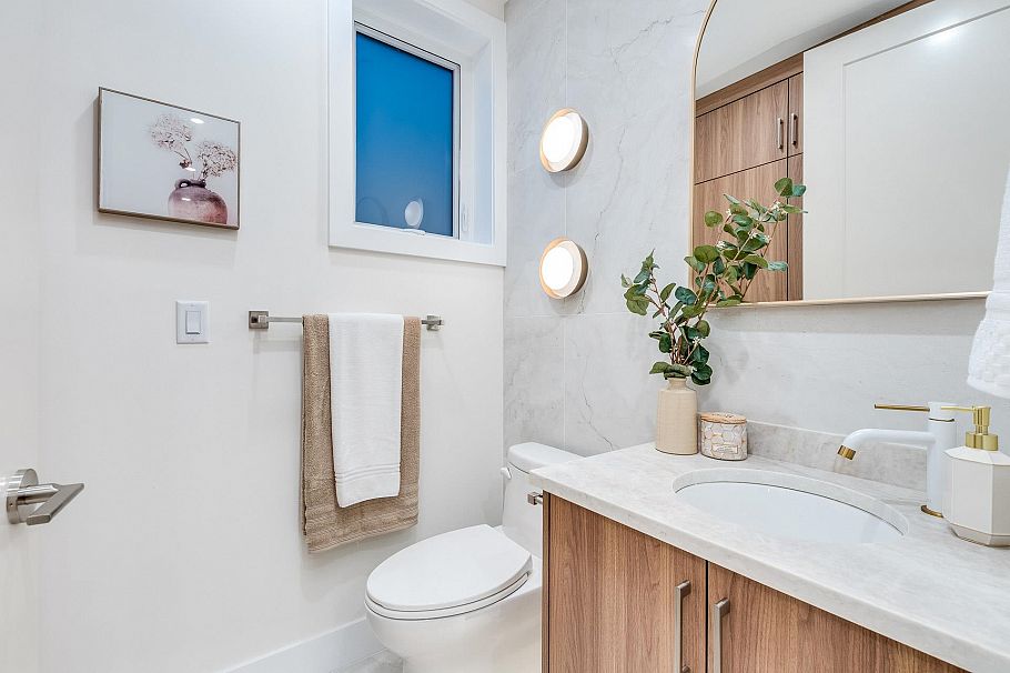 1 2943 E 44th Avenue Vancouver, BC - 13