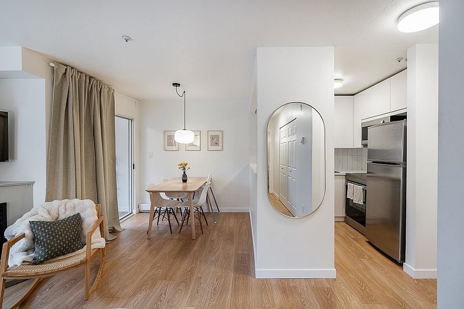 407 3 N Garden Drive Vancouver, BC - 9