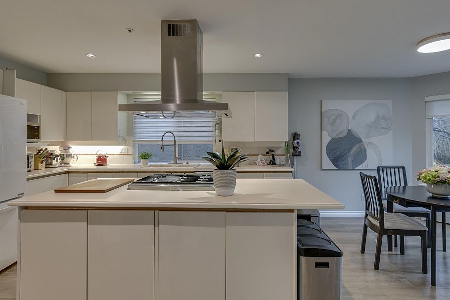 4560 W 7th Avenue Vancouver, BC - 13