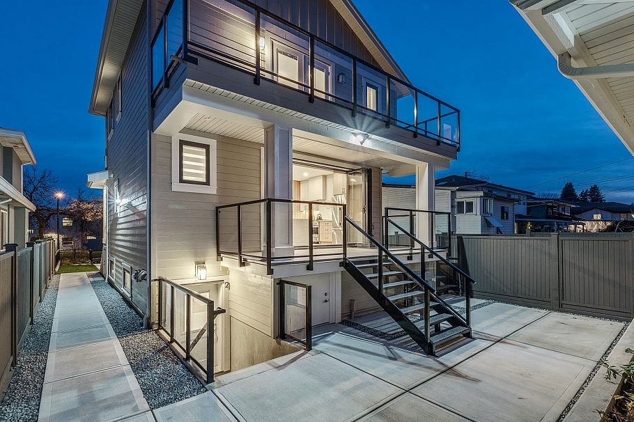 1 2945 E 44th Avenue Vancouver, BC - 35