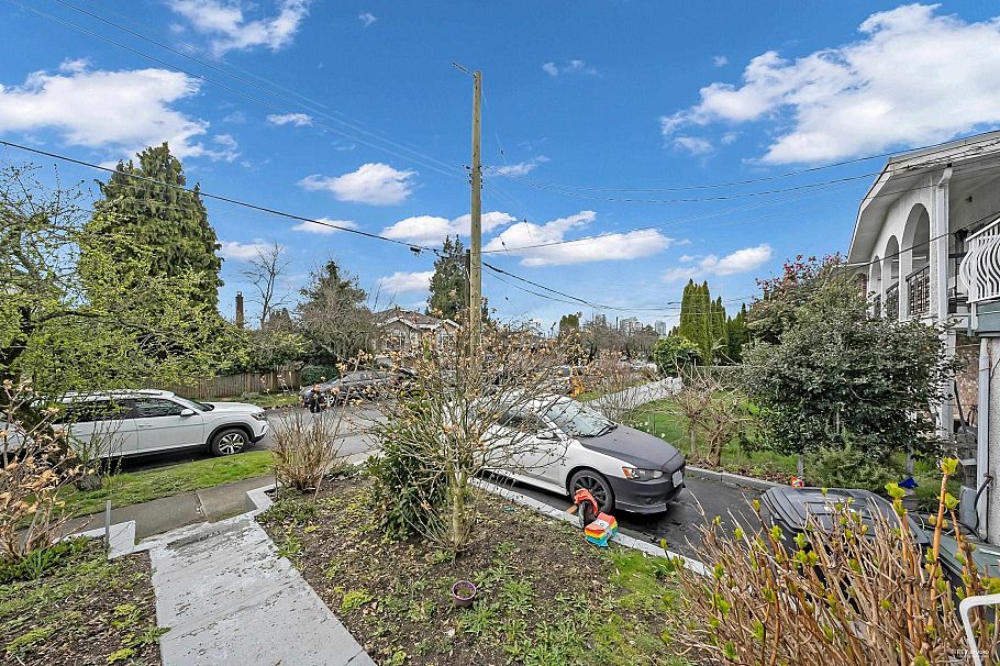 235 E 62nd Avenue Vancouver, BC - 27