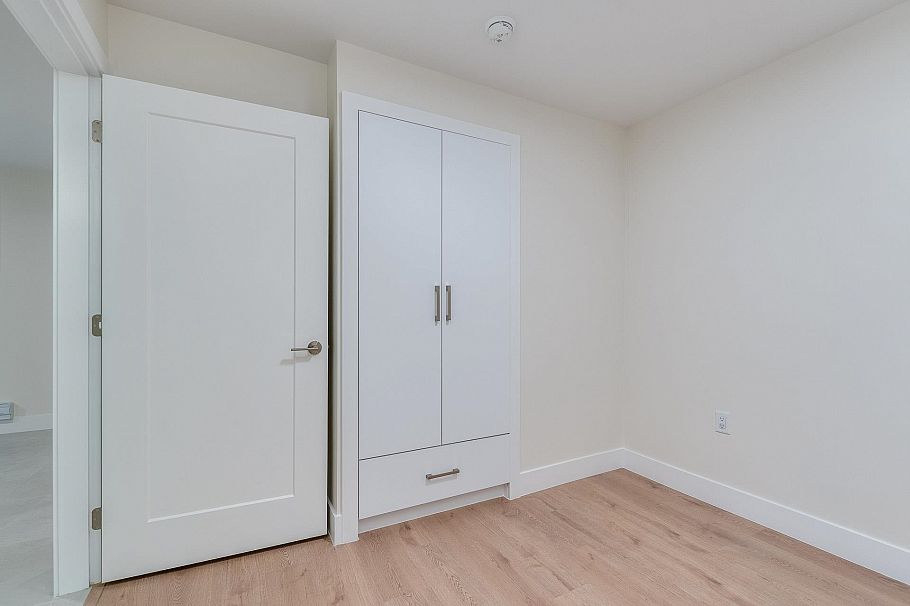 1 2945 E 44th Avenue Vancouver, BC - 32