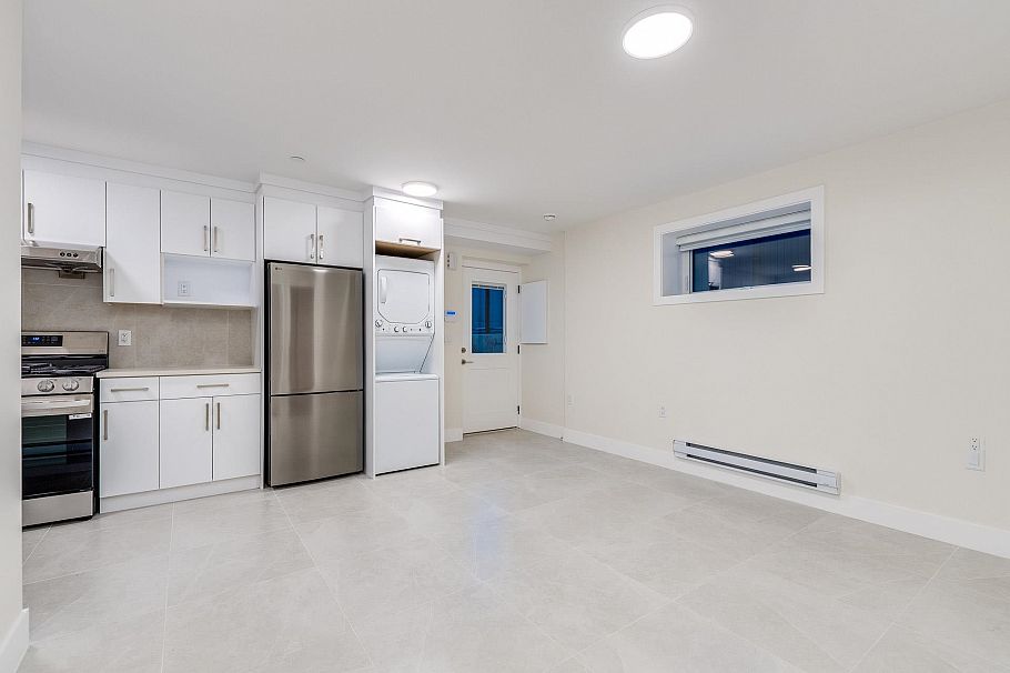 1 2945 E 44th Avenue Vancouver, BC - 29