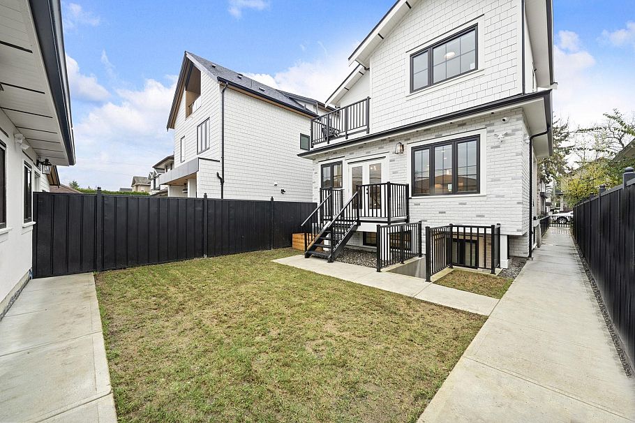 2793 W 21st Avenue Vancouver, BC - 2