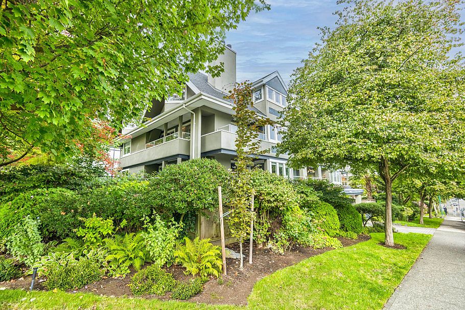 304 1665 Arbutus Street Vancouver, BC - 17