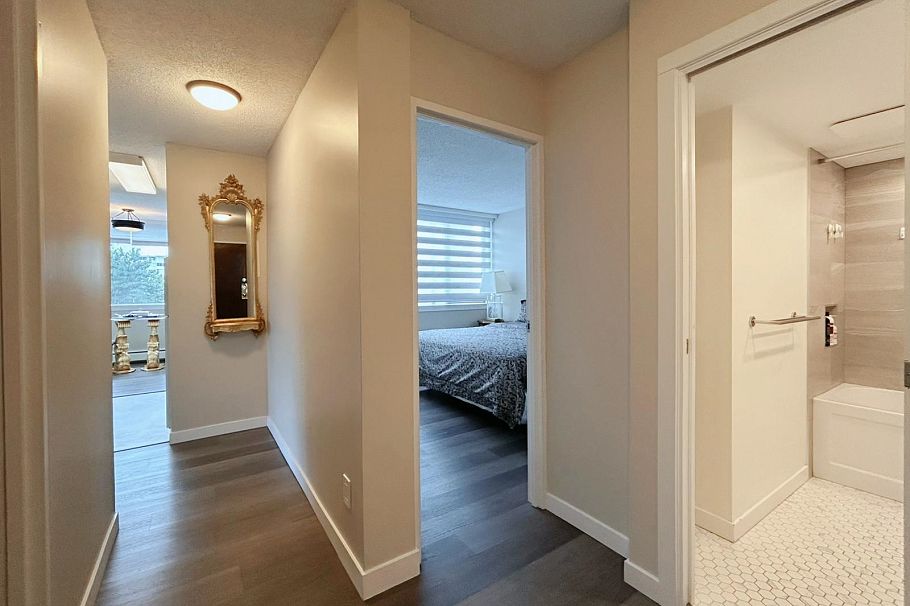 606 1740 Comox Street Vancouver, BC - 21