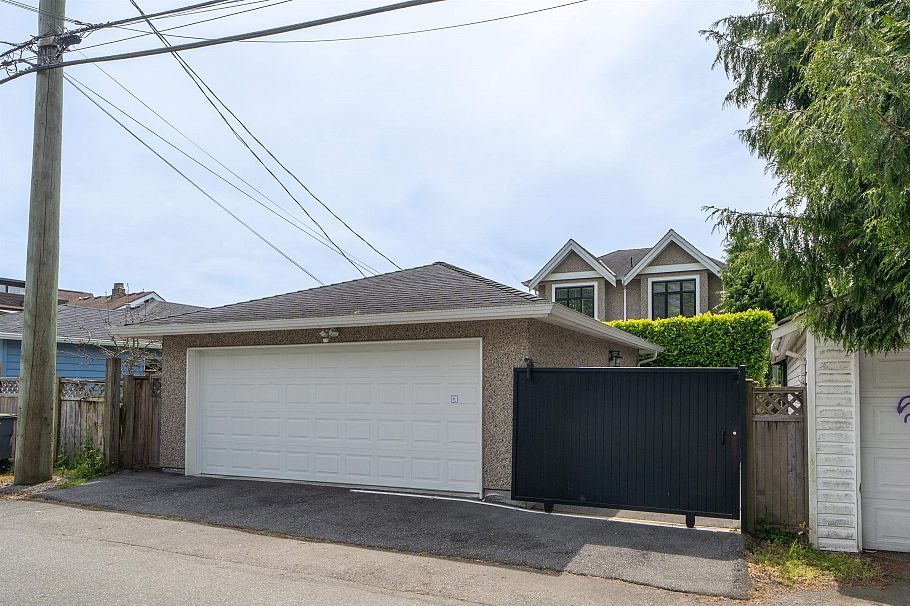 1683 W 64th Avenue Vancouver, BC - 20