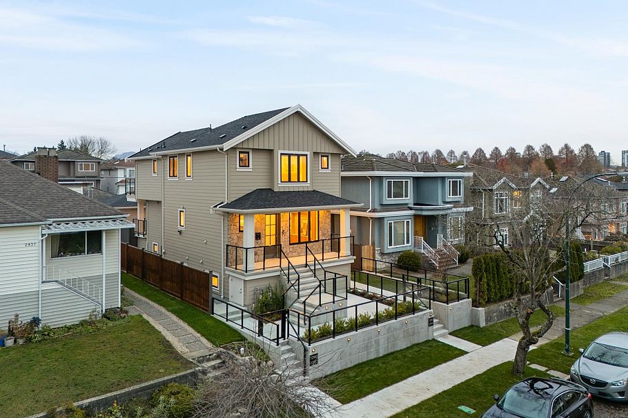 1 2943 E 44th Avenue Vancouver, BC - 39