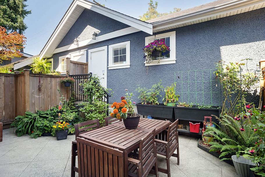 49 E 13th Avenue Vancouver, BC - 1