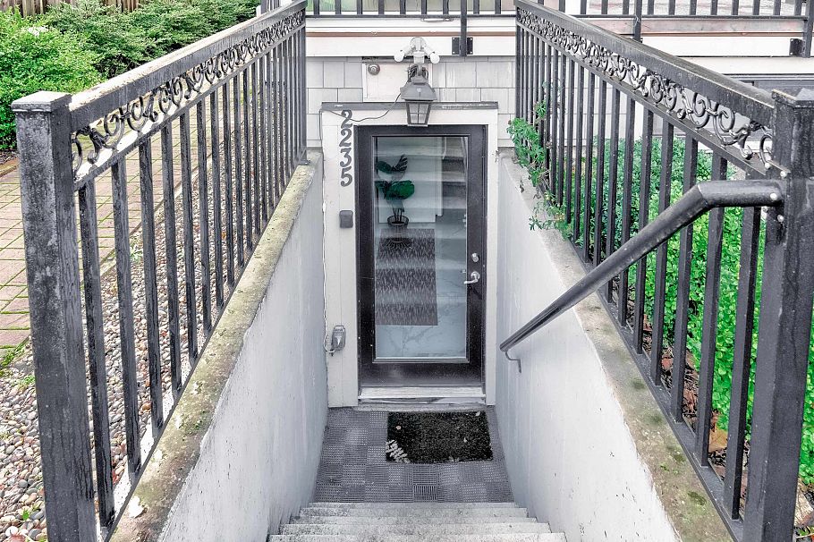 2237 W 37th Avenue Vancouver, BC - 29