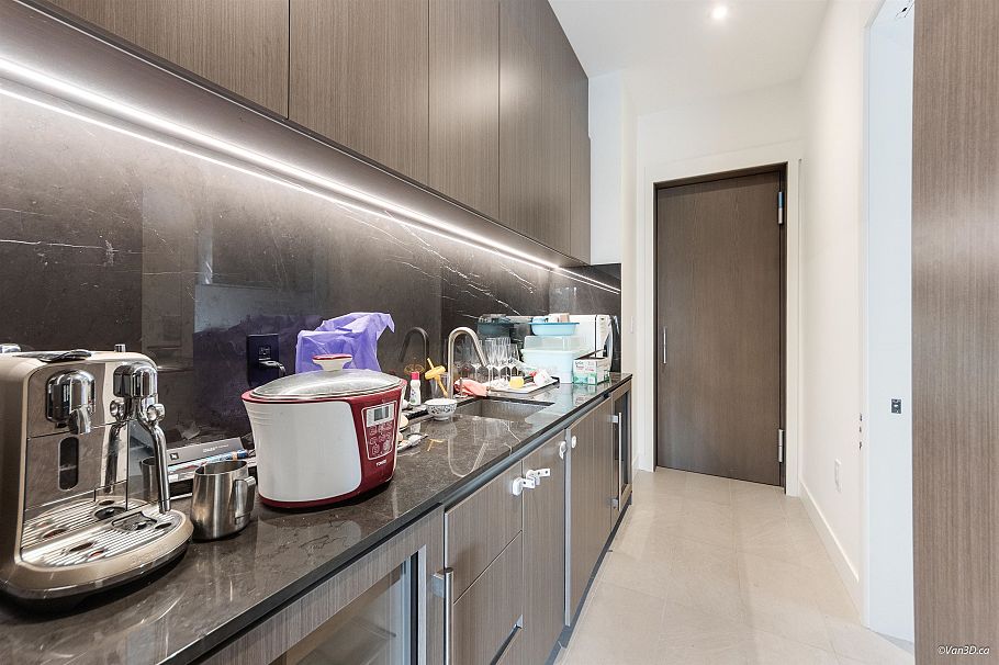 1041 W 53rd Avenue Vancouver, BC - 14