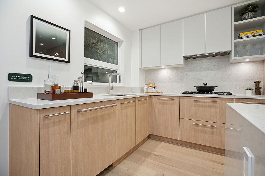 123 2050 Glenaire Drive North Vancouver, BC - 2