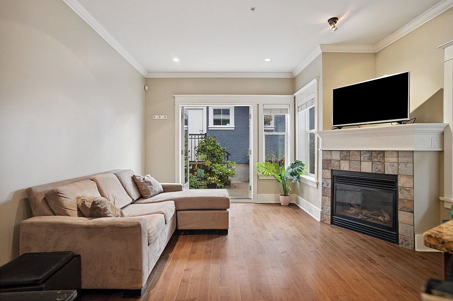 49 E 13th Avenue Vancouver, BC - 5