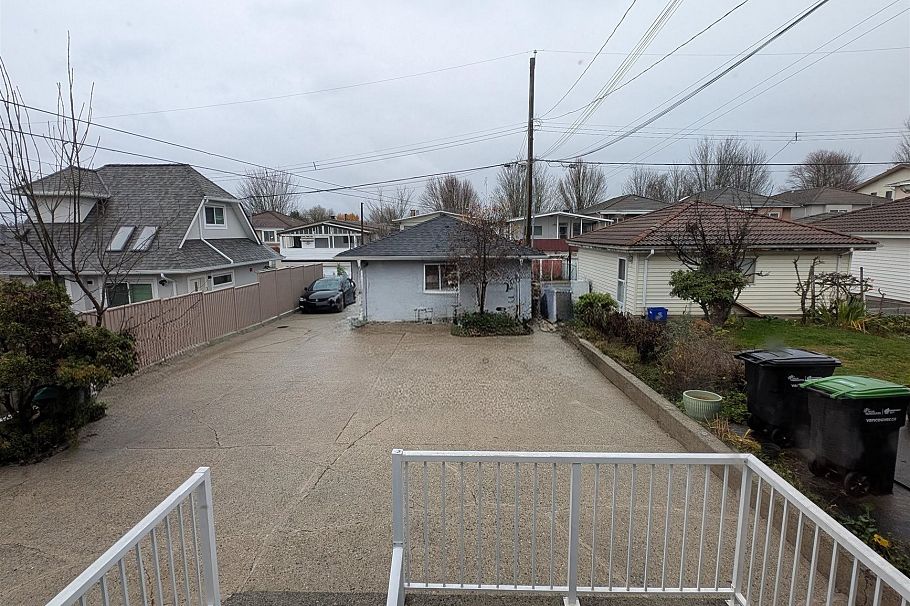 2935 E 17th Avenue Vancouver, BC - 33