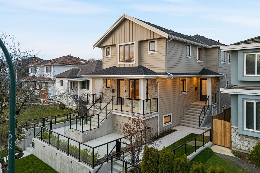 1 2945 E 44th Avenue Vancouver, BC - 40