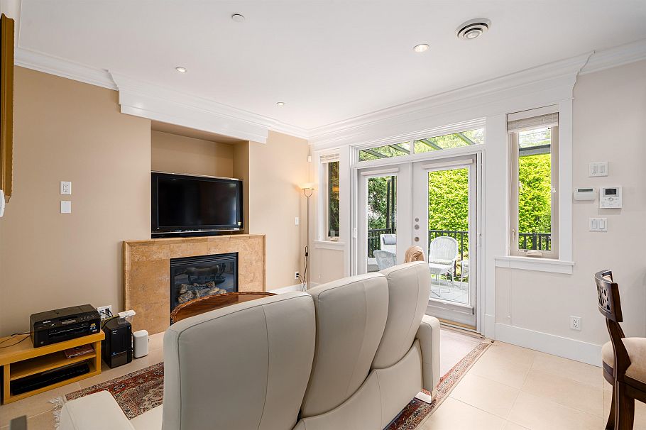 1683 W 64th Avenue Vancouver, BC - 4